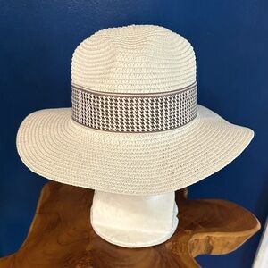 NWOT Women’s Marcus Adler NY White Woven Sun Hat Cream & Brown Bow One Size
